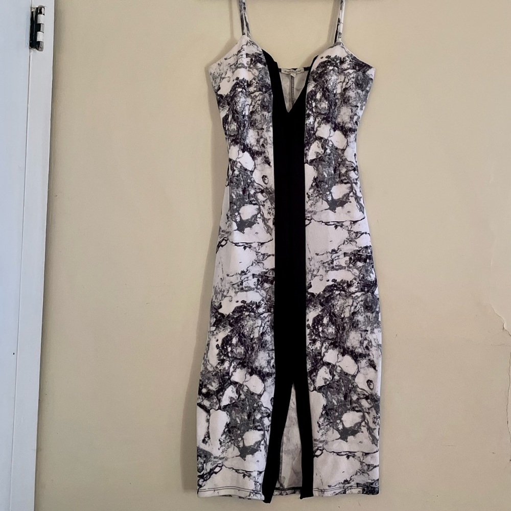 Marble Structured Deep V Neck Slit Hem Padded Dress